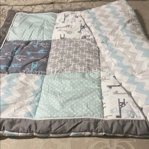 Baby crib bedding set - Peanut Shell Uptown Giraffe mint